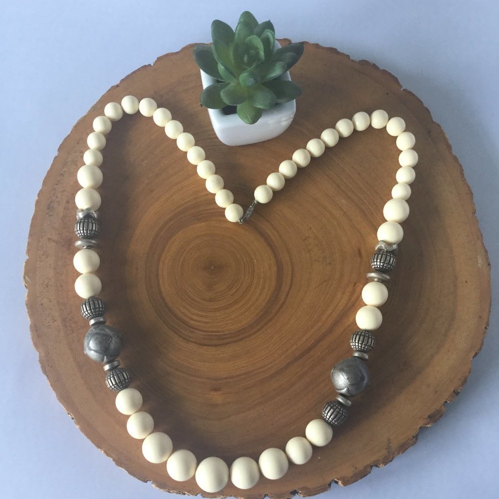 Vinatge Cream and Silver Necklace